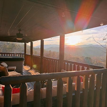 Smoky Paws - Exceptional Cabin, Stunning Mountain Views, Hot Tub, Tranquil, Gigabit Internet, Free L2 Ev 鸽子谷 外观 照片
