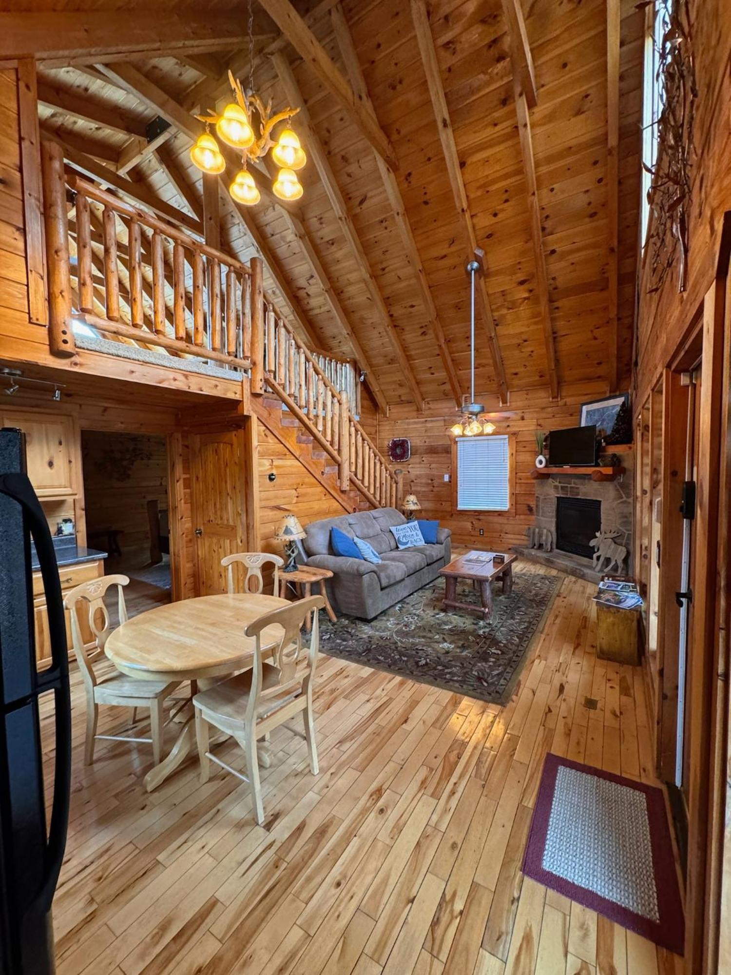 Smoky Paws - Exceptional Cabin, Stunning Mountain Views, Hot Tub, Tranquil, Gigabit Internet, Free L2 Ev 鸽子谷 外观 照片