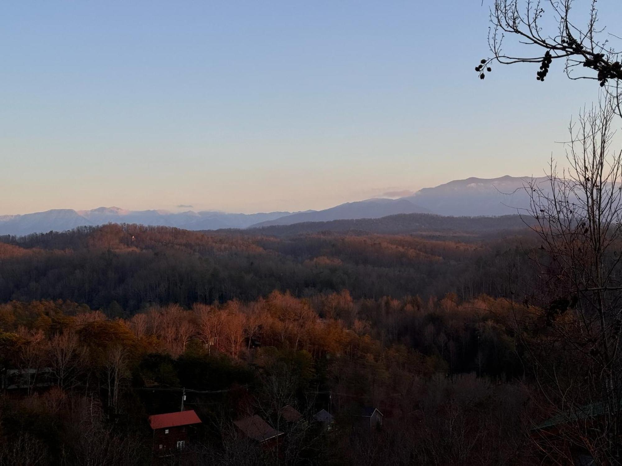 Smoky Paws - Exceptional Cabin, Stunning Mountain Views, Hot Tub, Tranquil, Gigabit Internet, Free L2 Ev 鸽子谷 外观 照片