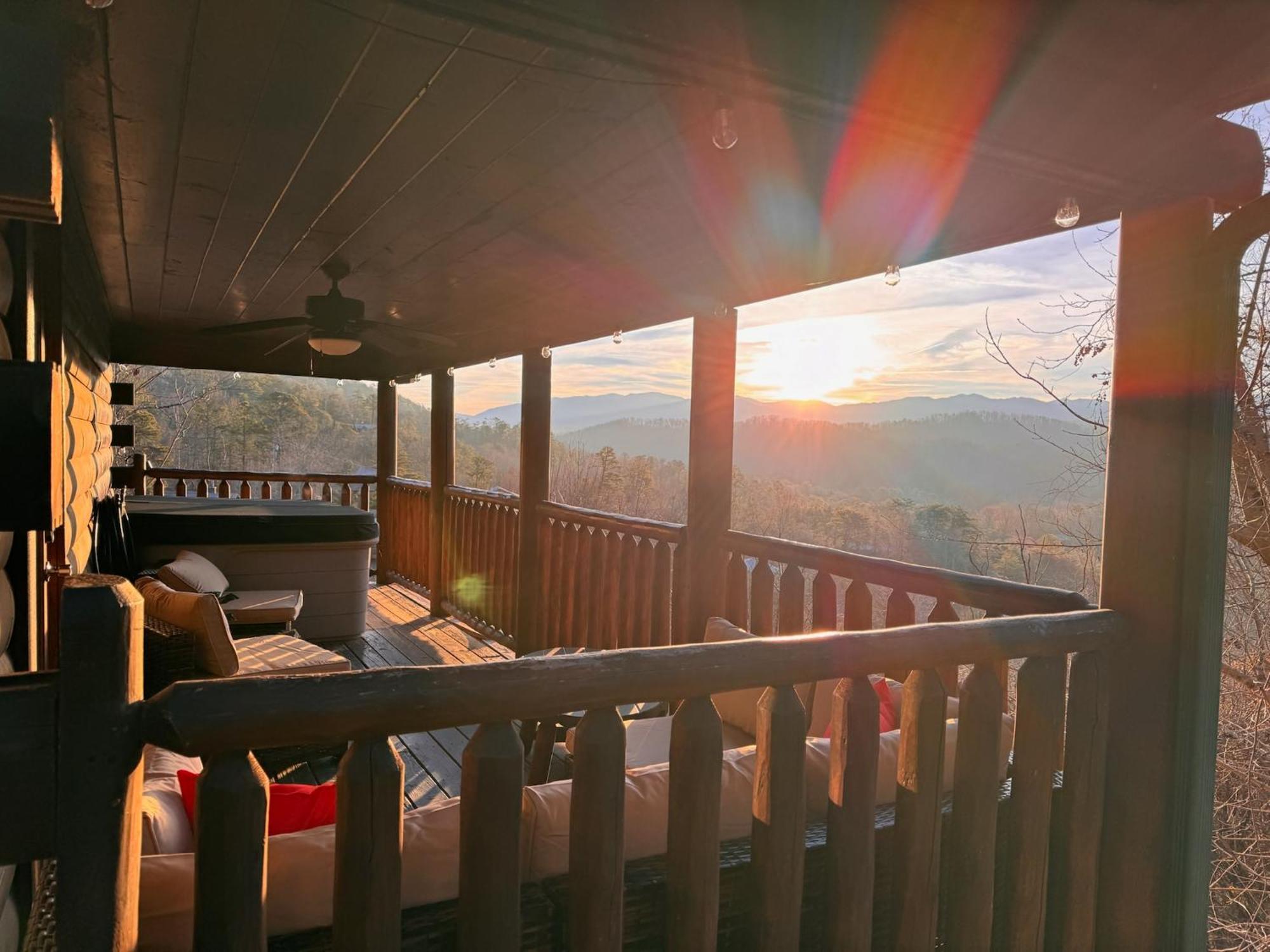 Smoky Paws - Exceptional Cabin, Stunning Mountain Views, Hot Tub, Tranquil, Gigabit Internet, Free L2 Ev 鸽子谷 外观 照片