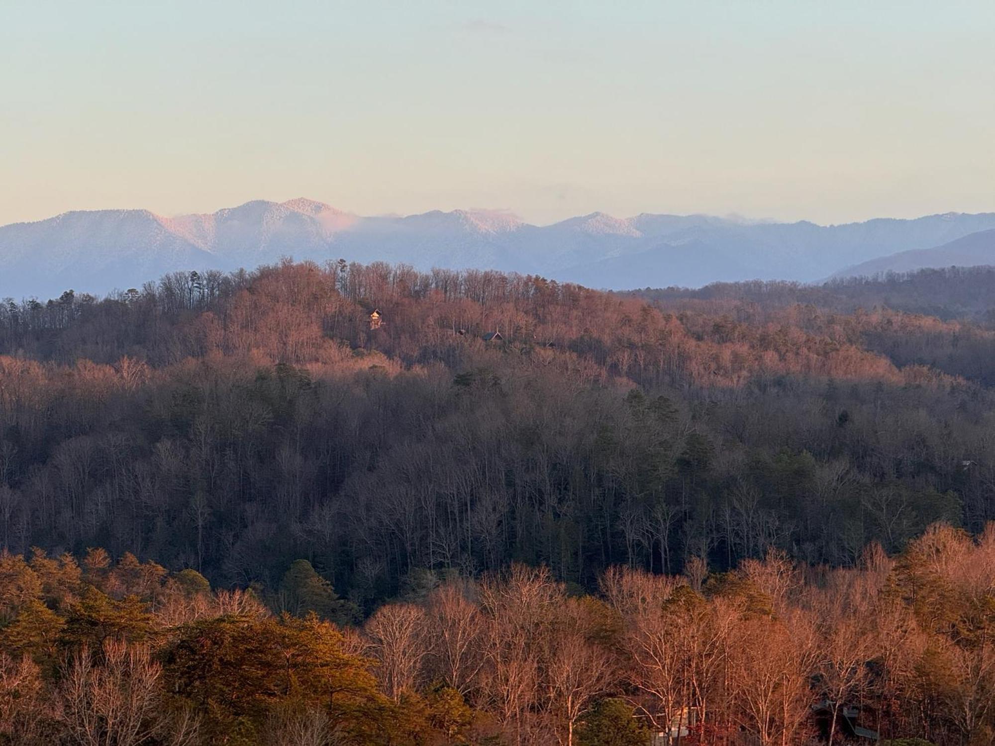 Smoky Paws - Exceptional Cabin, Stunning Mountain Views, Hot Tub, Tranquil, Gigabit Internet, Free L2 Ev 鸽子谷 外观 照片