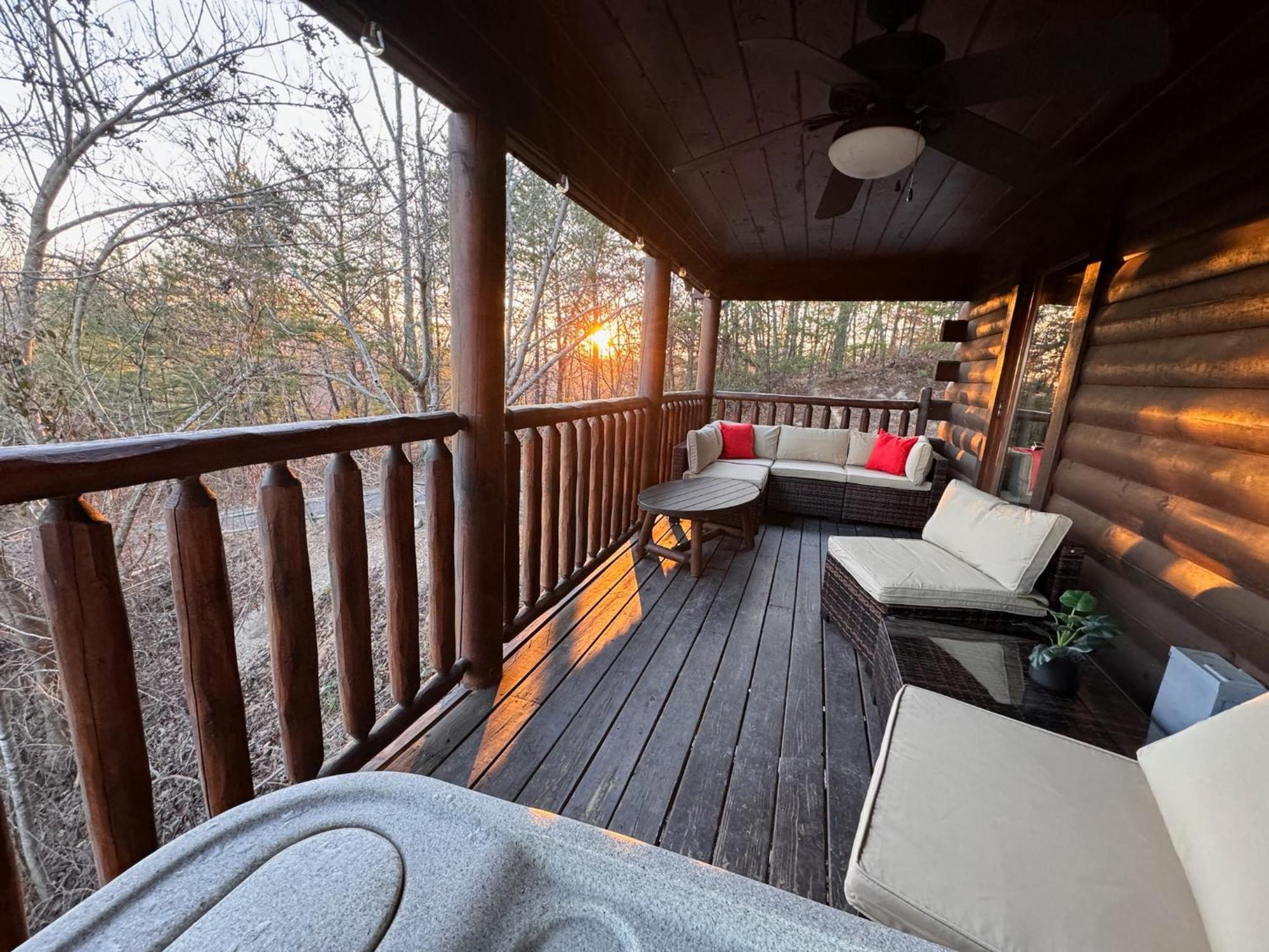 Smoky Paws - Exceptional Cabin, Stunning Mountain Views, Hot Tub, Tranquil, Gigabit Internet, Free L2 Ev 鸽子谷 外观 照片