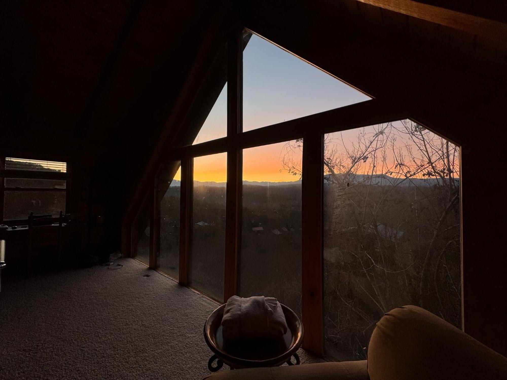 Smoky Paws - Exceptional Cabin, Stunning Mountain Views, Hot Tub, Tranquil, Gigabit Internet, Free L2 Ev 鸽子谷 外观 照片