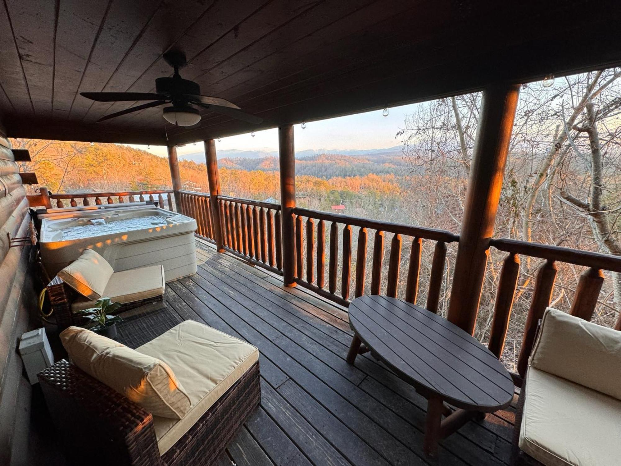 Smoky Paws - Exceptional Cabin, Stunning Mountain Views, Hot Tub, Tranquil, Gigabit Internet, Free L2 Ev 鸽子谷 外观 照片