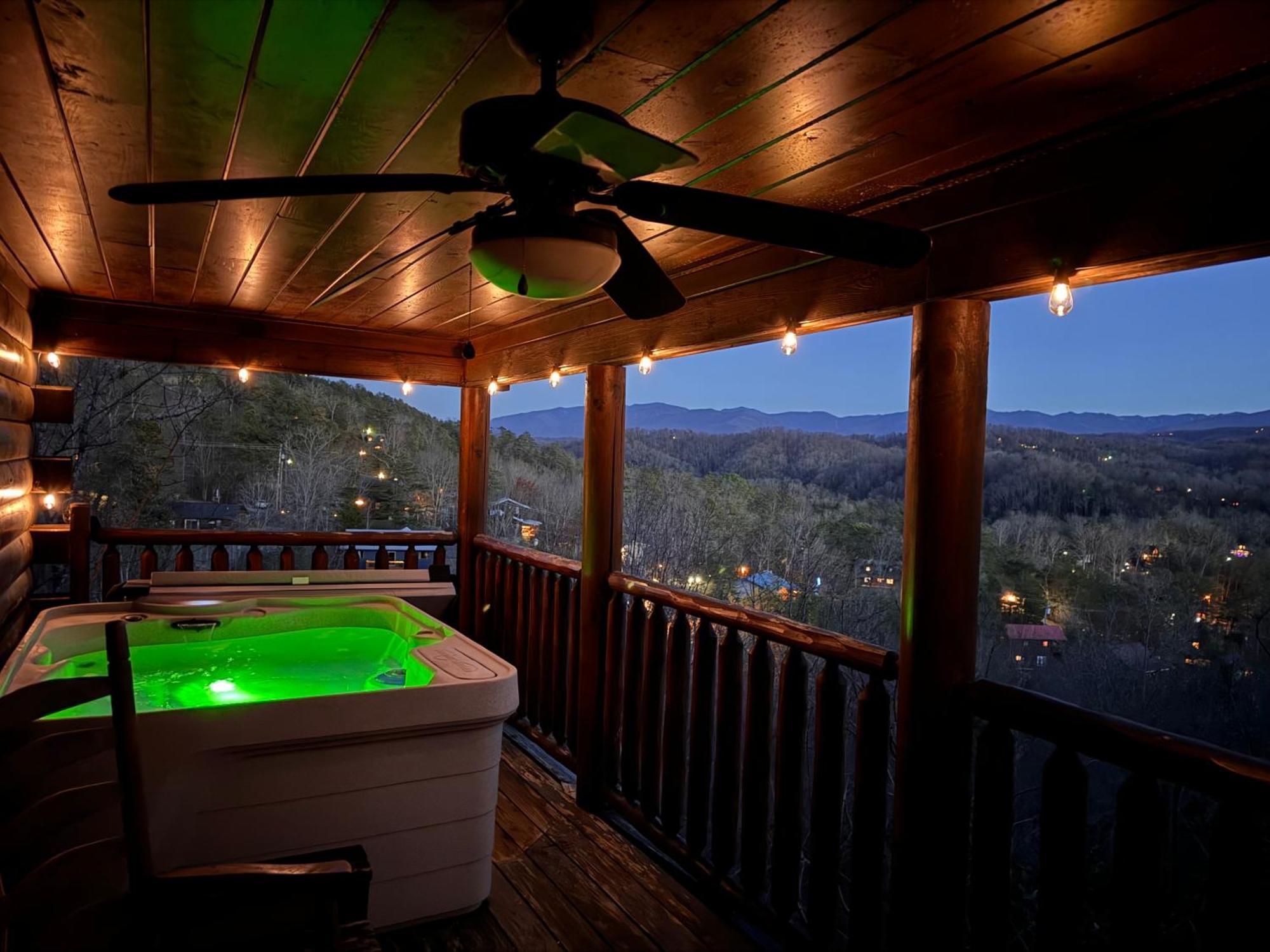 Smoky Paws - Exceptional Cabin, Stunning Mountain Views, Hot Tub, Tranquil, Gigabit Internet, Free L2 Ev 鸽子谷 外观 照片